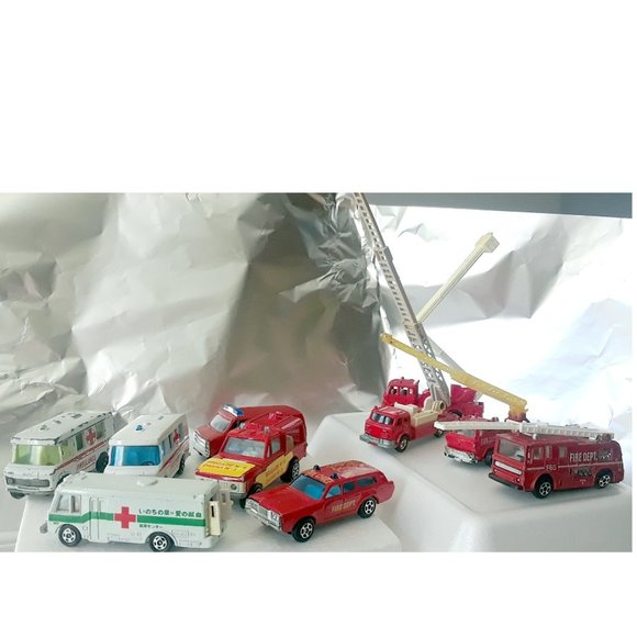10 Antique Mini Car (Fire Truck + Ambulance) - Picture 1 of 3